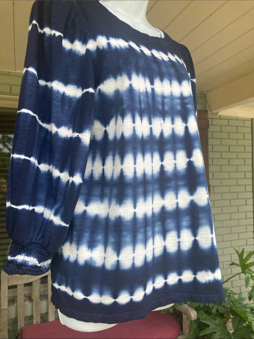 crown & ivy Navy Ribbed Knit Top, size large